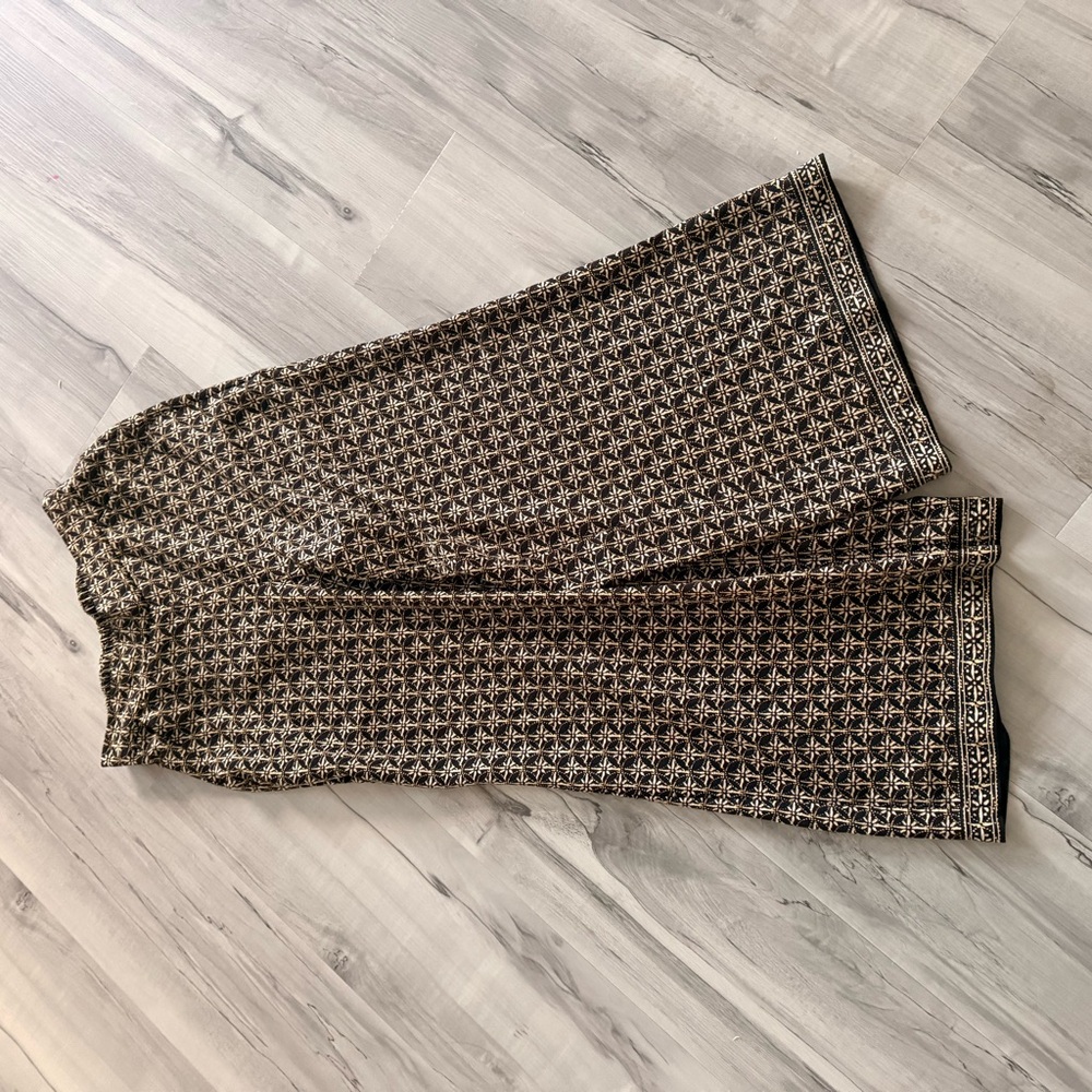Max Studio Black and White Geometric pants